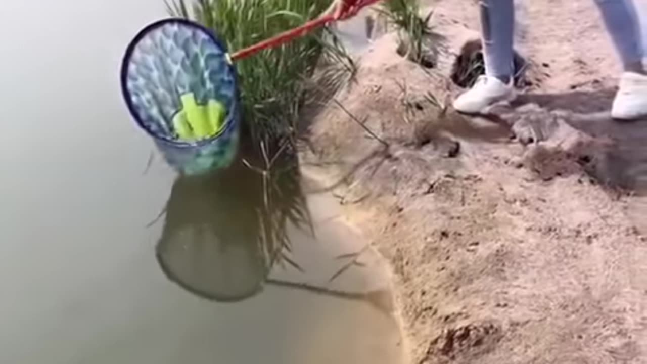 Amazing rural fishing video.