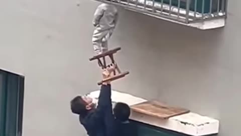 Save the child from falling #Real heroes #قهرمان
