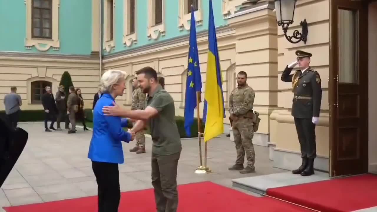 ΑΥΤΑ ΣΤΗΝ ΟΥΚΡΑΝΙΑ ΚΑΙ ΣΤΟ ΧΟΛΙΓΟΥΝΤ.