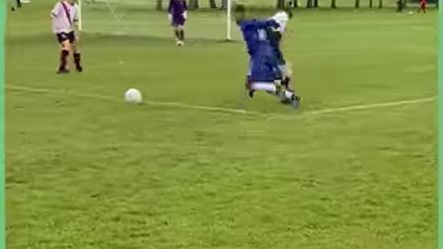 It's Ronaldinho Gaúcho's 42nd Birthday so here's some skills even he'd be proud of... 👇🇧🇷