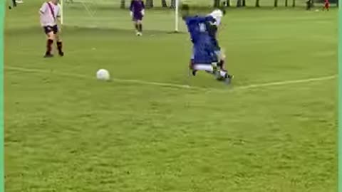 It's Ronaldinho Gaúcho's 42nd Birthday so here's some skills even he'd be proud of... 👇🇧🇷