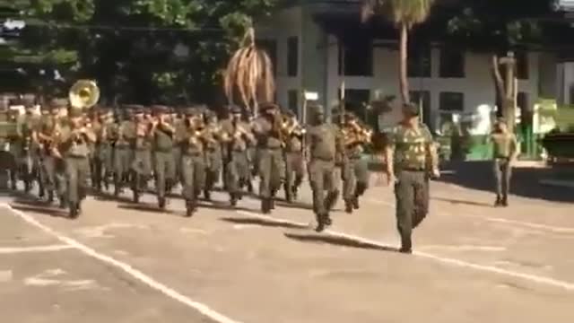 Banda do exercito tocando ino do Flamengo