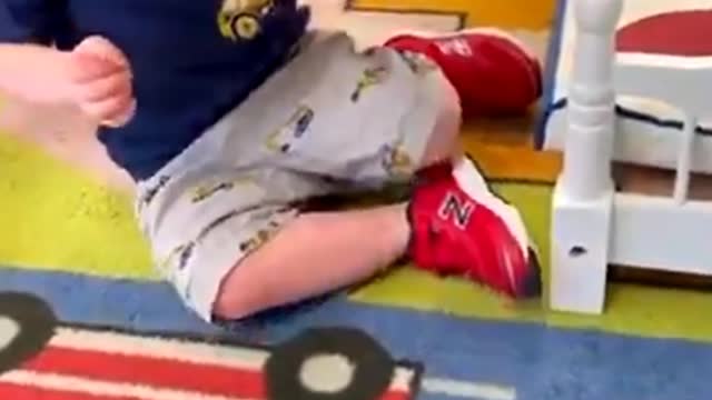 Daycare forces sobbing toddler to wear a mask