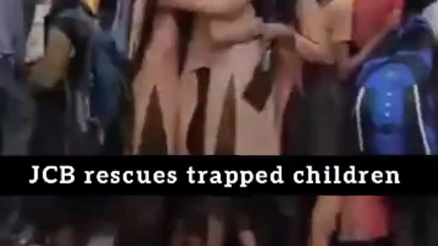 Heavy rain lashes Udaipur, JCB rescues trapped children