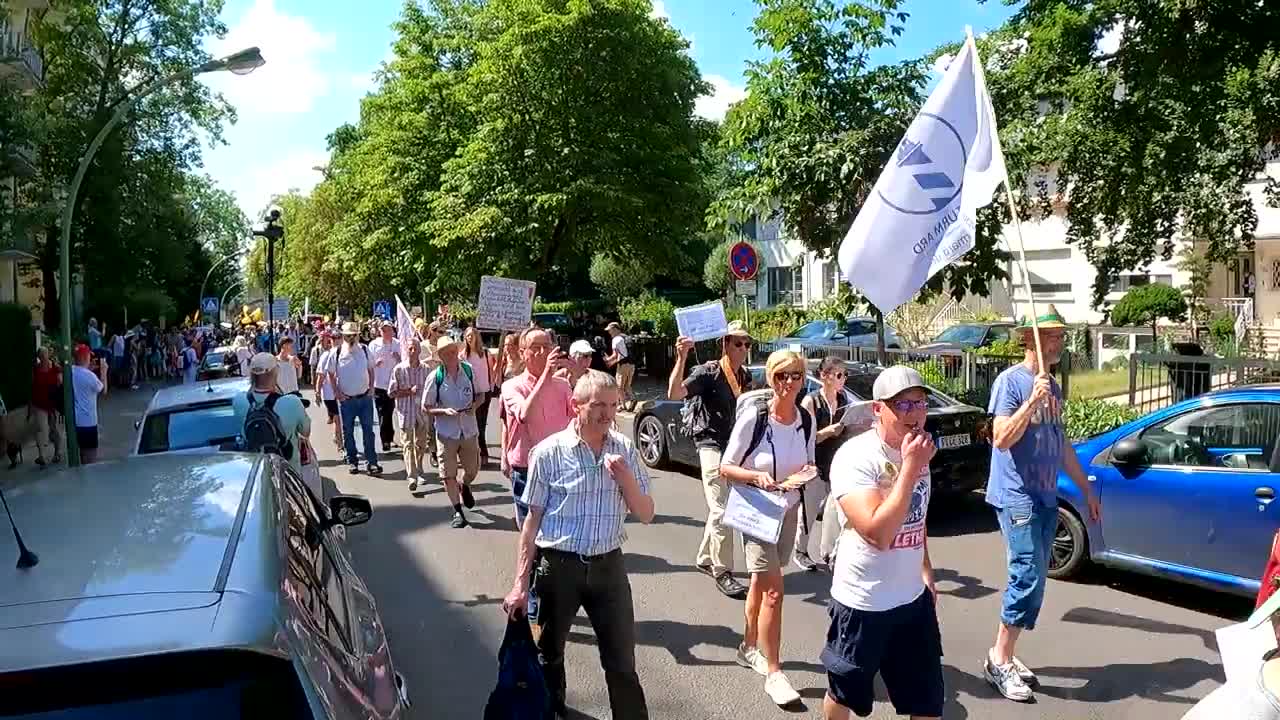 Frankfurt 25.06.2022 - Start des Aufzugs - Europens United for Freedom -