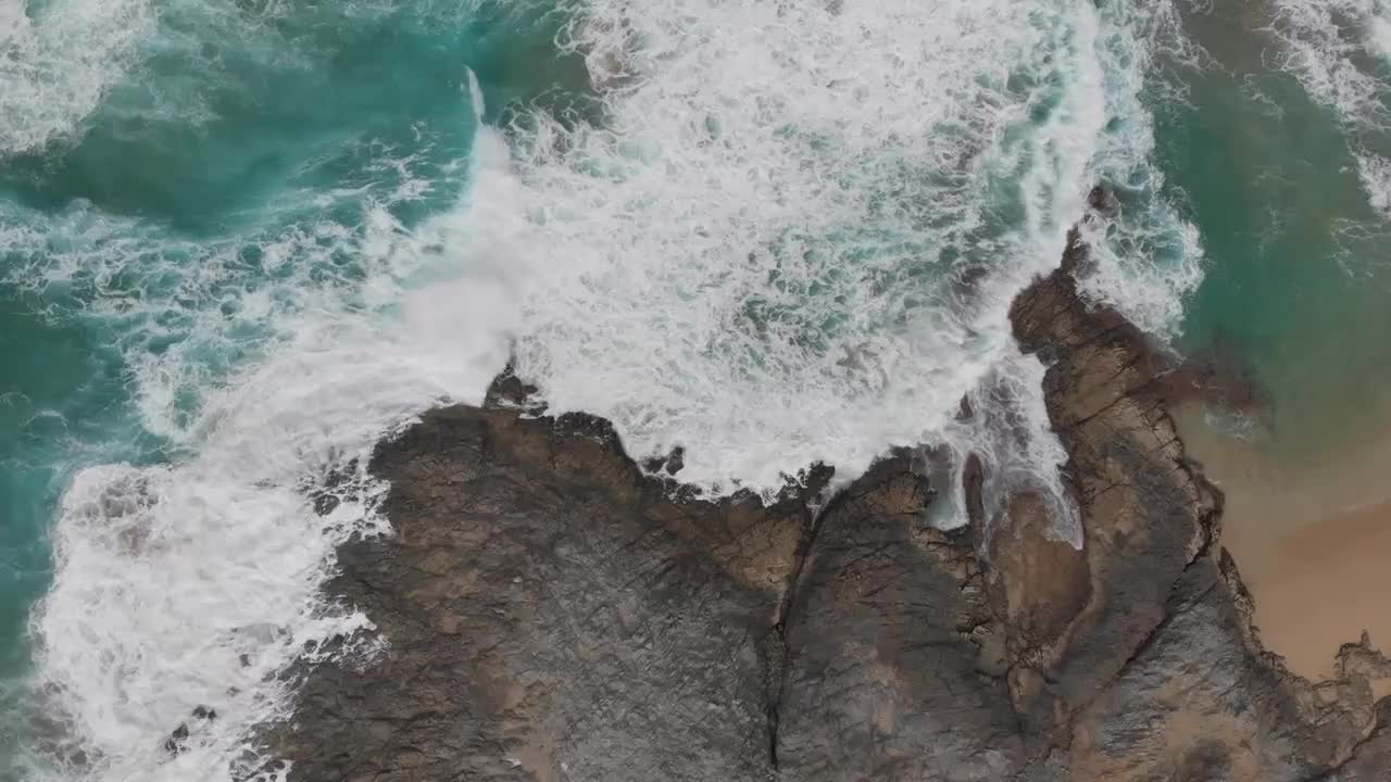 Relaxing and Calming Ocean Waves - Perfect for Sleeping or Meditation