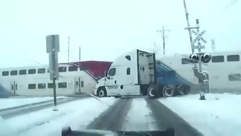 FedEx Truck Crash to A train, Total Lost ! ACCIDENT