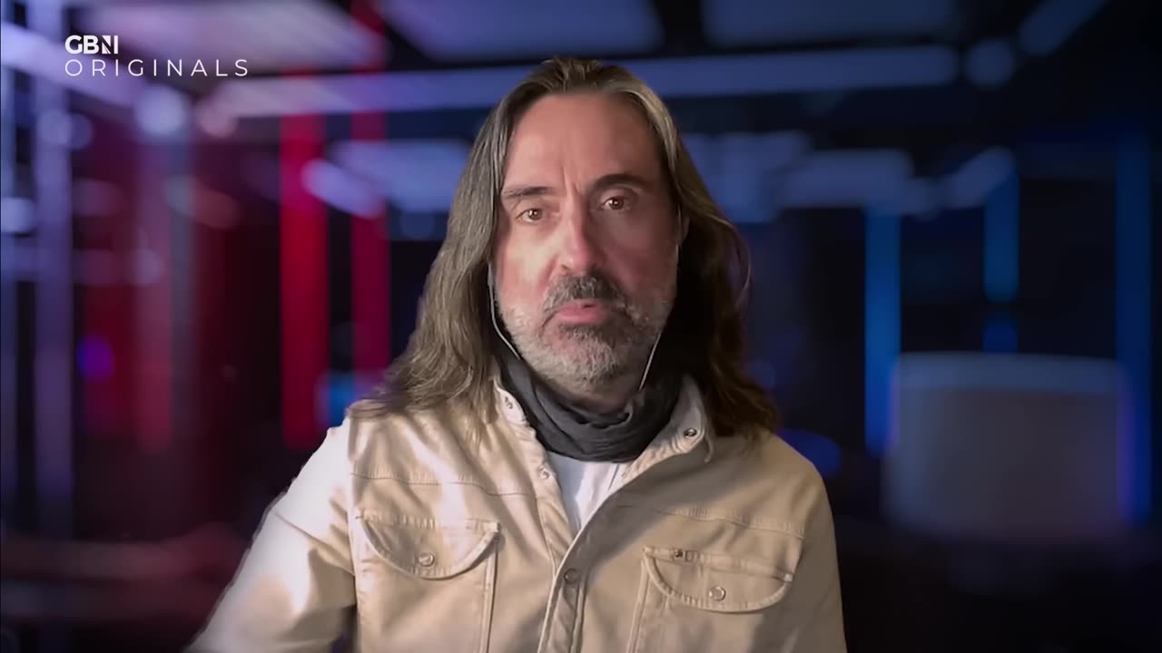 Neil Oliver RIPS INTO Britain’s Leadership for Turning Nation into A Police State Circus