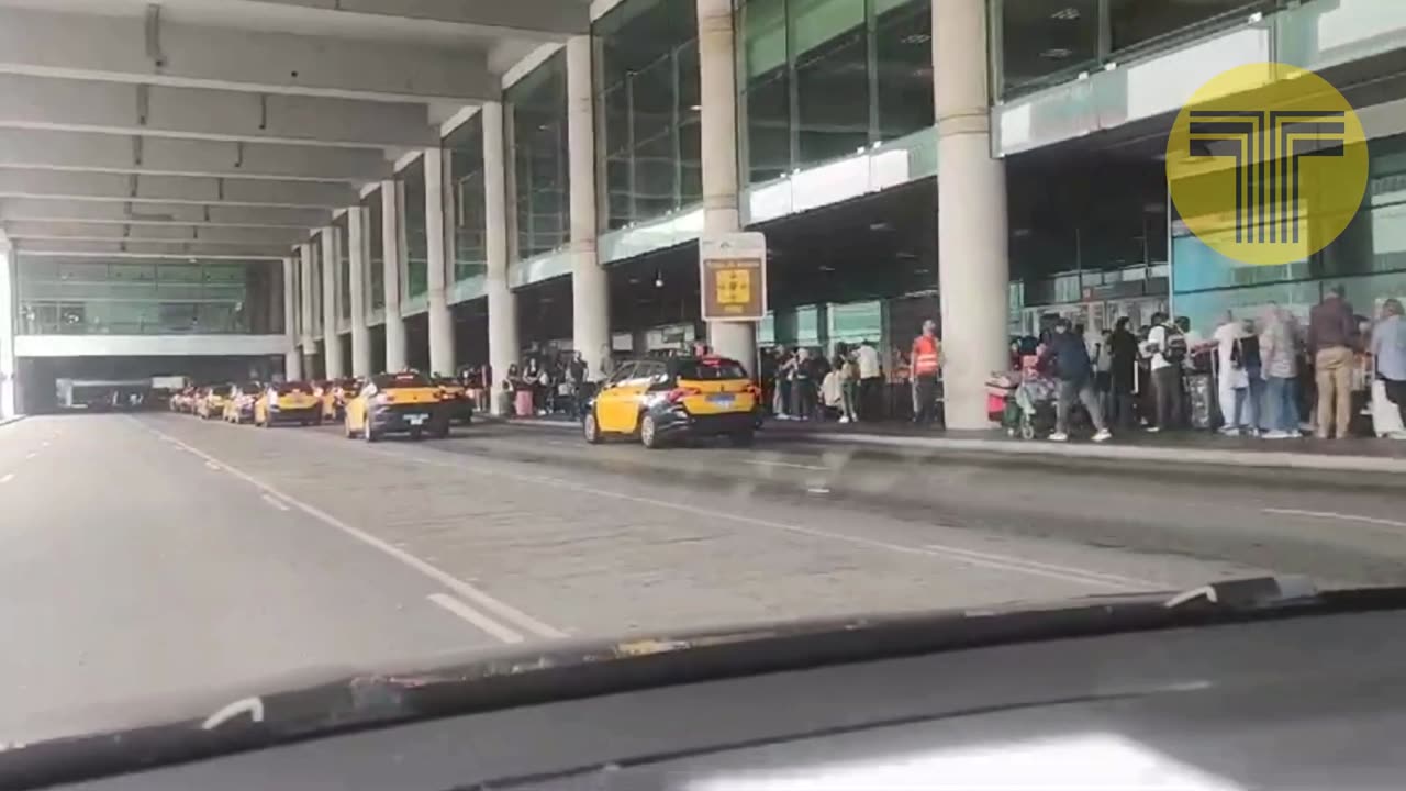 Los taxistas critican la falta de gestión en el Aeropuerto de El Prat