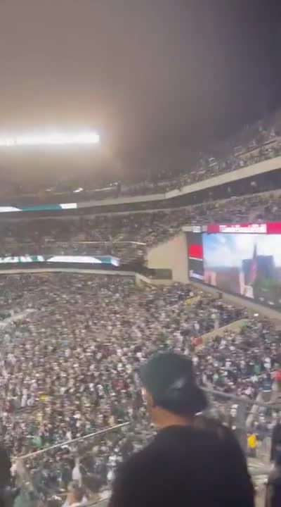 Jill Biden getting booed at an Eagles game
