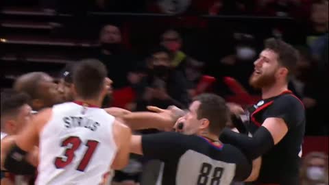 Tyler Herro shoves Jusuf Nurkic in the back _ gets punched in the head -NBA 