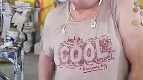 Δείτε τι παθαίνουν από τα εμβόλια