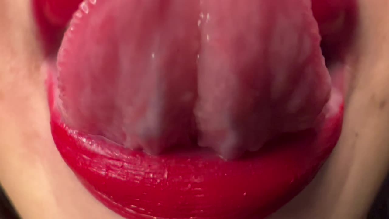 ASMR LENSLICKING WITH RED LIPSTICK