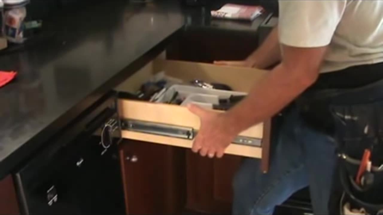 Removing Cabinet Drawer with Full Extension Hardware for Dummies