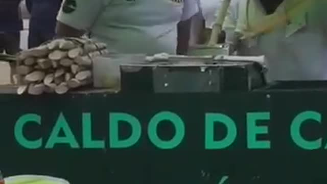 Tomando um caldo de cana com Bolsonaro