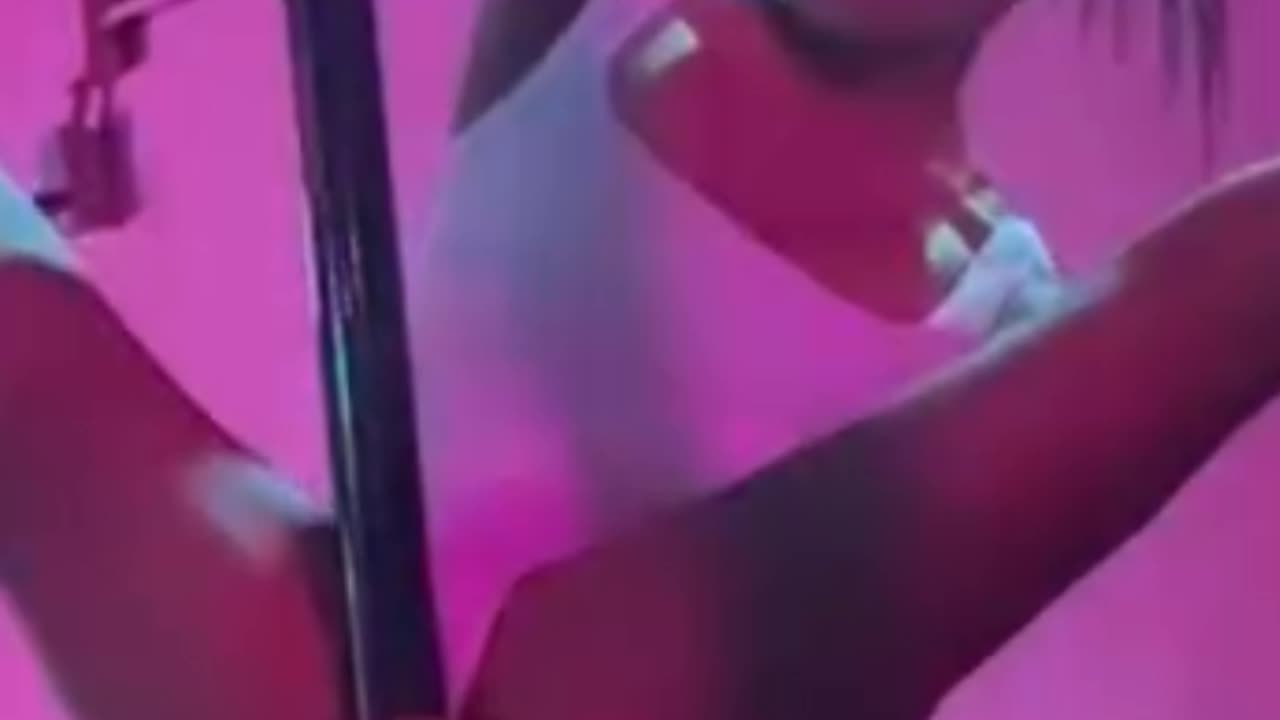 Coi Leray practicing on that pole