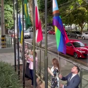 O HINO NACIONAL E A AGENDA COLORIDA