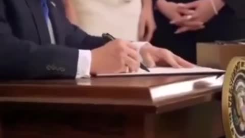 Donald J Trump +++
