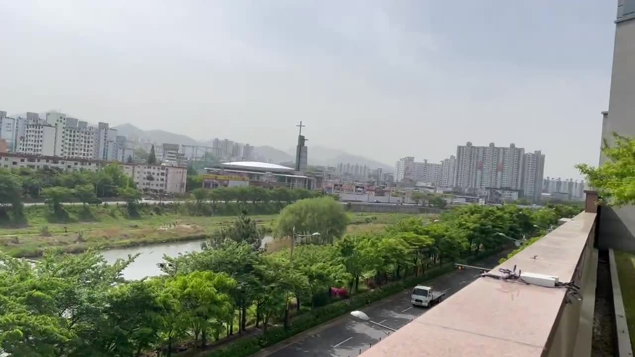 Korean apartment verandas and flowers