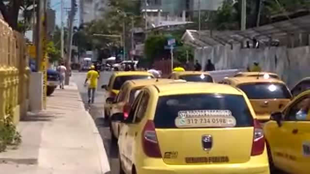 Taxistas se toman el barrio Manga en Cartagena