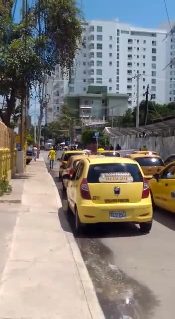 Taxistas se toman el barrio Manga en Cartagena
