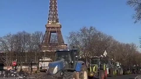 Trucks in France, Macron is afraid, the whole country is under chaos again
