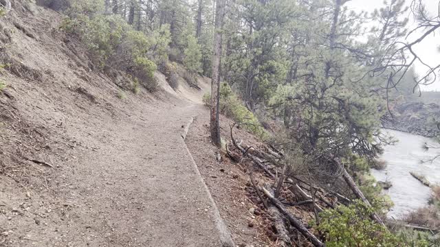 Hiking the BEAUTIFUL Deschutes River Trail – Central Oregon – 4K