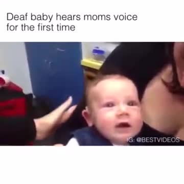 Look at the reaction of the deaf baby, hearing again.Hilarious people Memes-68