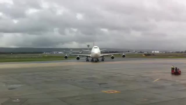 Qantas 747-400 VH-OJD arriving Perth (YPPH) DTB bay 14