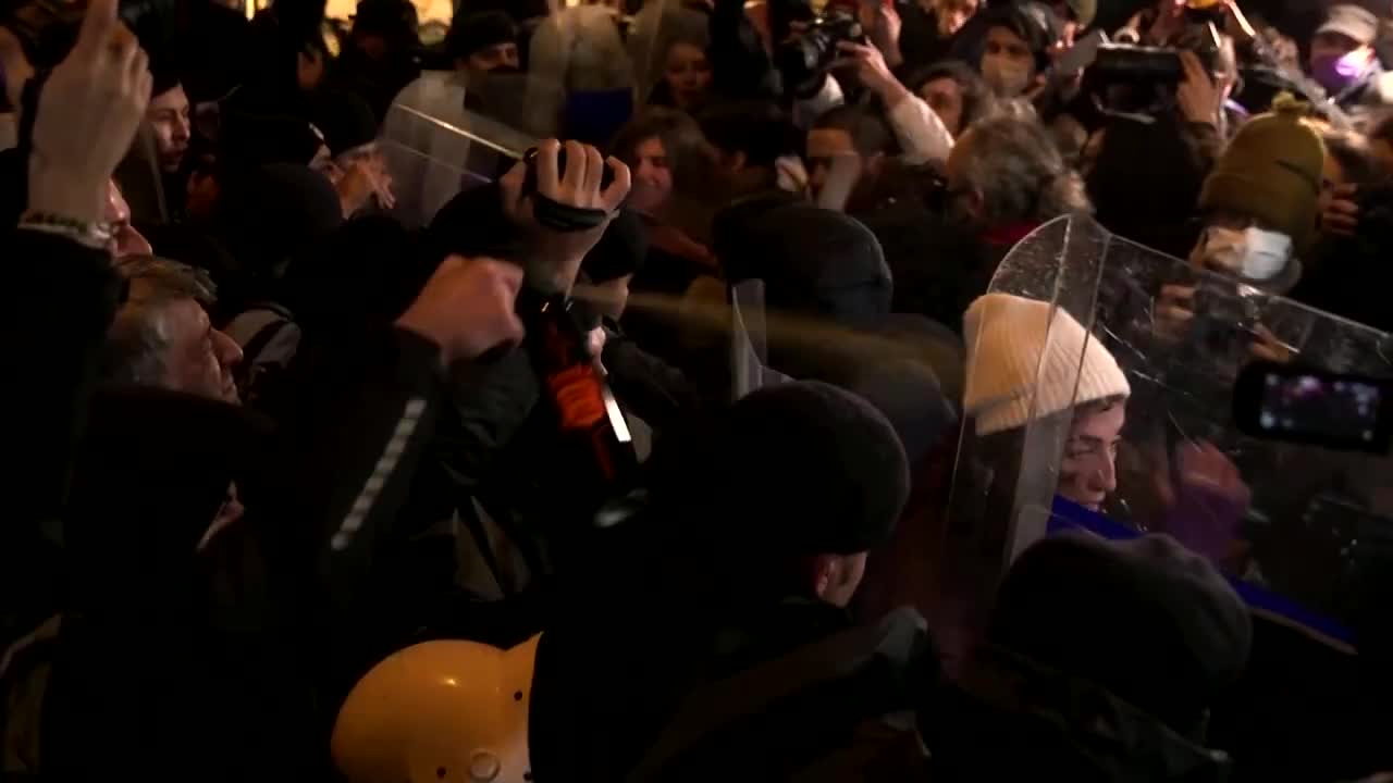 Turkish police, protesters clash on Women's Day