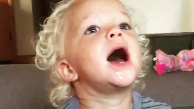 Drooling Baby Sings —AMAZINGLY CUTE—