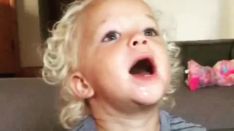 Drooling Baby Sings —AMAZINGLY CUTE—