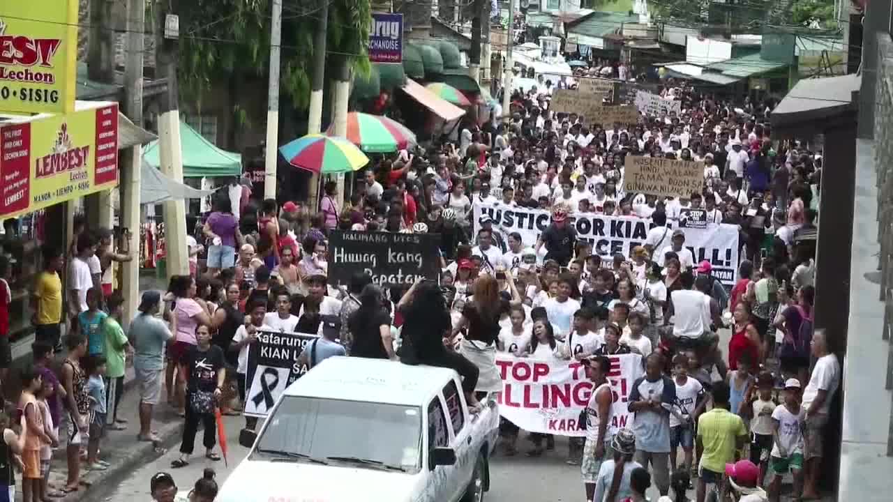 Condenan a tres policías filipinos por asesinar a un menor en la guerra antidroga