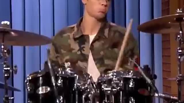 Justin Bieber showed off his drumming skills ✨