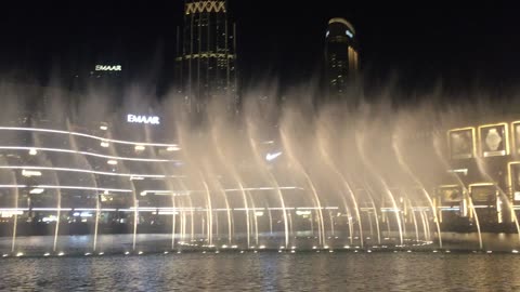 Dubai Fountain dancing