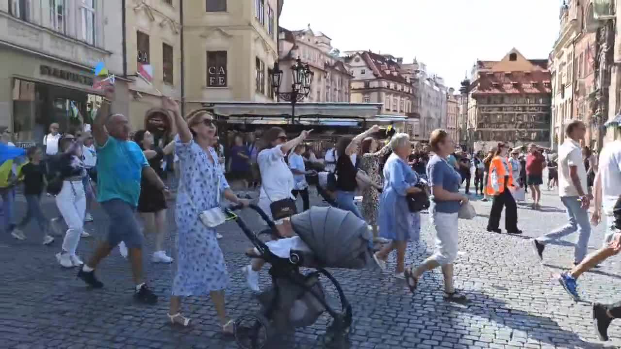 Ukrainian refugees in the Czech Republic organise a "March of Gratitude