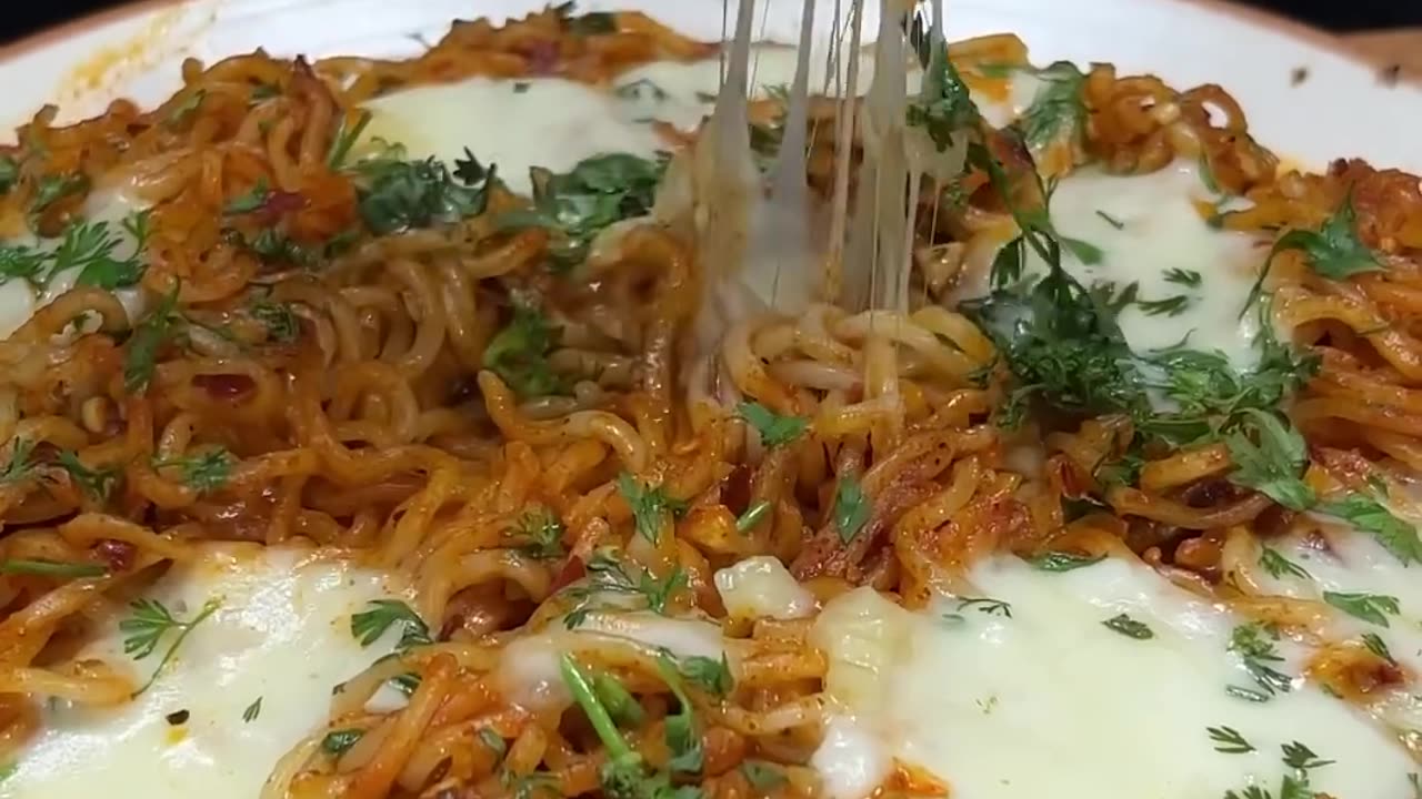 Spicy Garlic Maggi ASMR Cooking #shorts #food #asmr #streetfood #indianasmrworld #asmrcooking