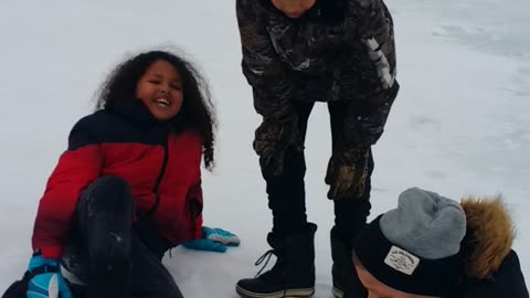 👪❄️⛄ Family Tree Winter Time In Canada 🍁 With My 2 Cousins & Nephew 🛷 Sledding Down The Hill In Ottawa ⛷🏂 Ontario ❄️⛄🌳