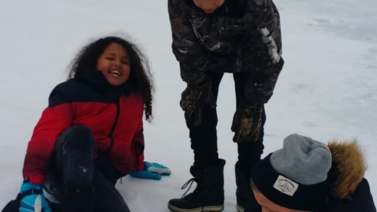 👪❄️⛄ Family Tree Winter Time In Canada 🍁 With My 2 Cousins & Nephew 🛷 Sledding Down The Hill In Ottawa ⛷🏂 Ontario ❄️⛄🌳