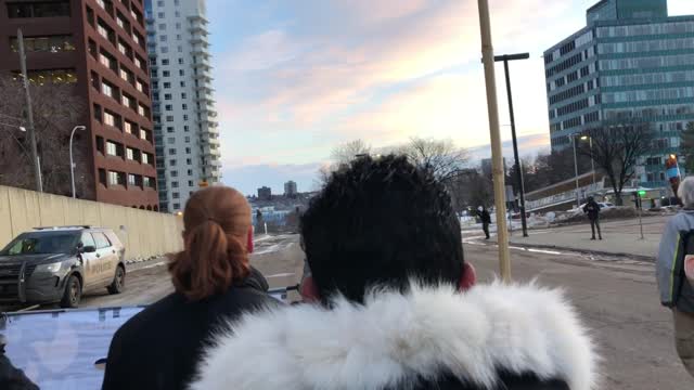 Edmonton Anti-Lockdown walk, chanting I support the police "If they behave!"