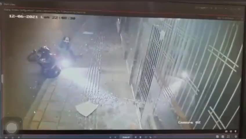Video: Vandalizaron fachada de oficinas del Atlético Bucaramanga