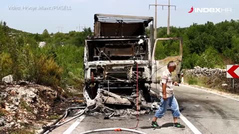 U požaru na državnoj cesti D-58 izgorio kamion