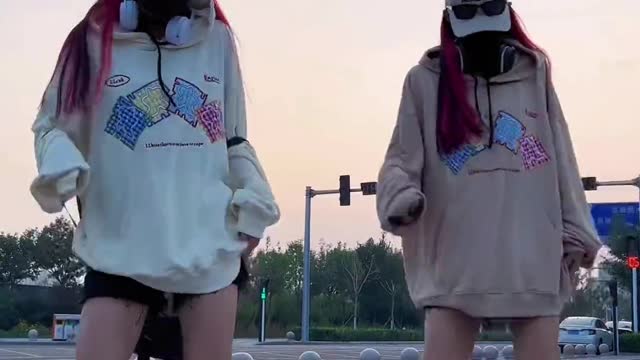 There are DJs who are not in the bear, and you are not Aite, your sisters come to jump
