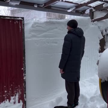 Love the snow wall 😂😂👍