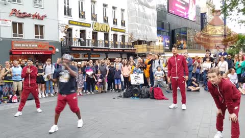 CRAZY DANCE IN LONDON