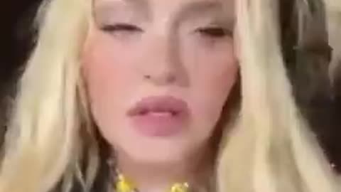 MADONA PIDIENDO ADENO....