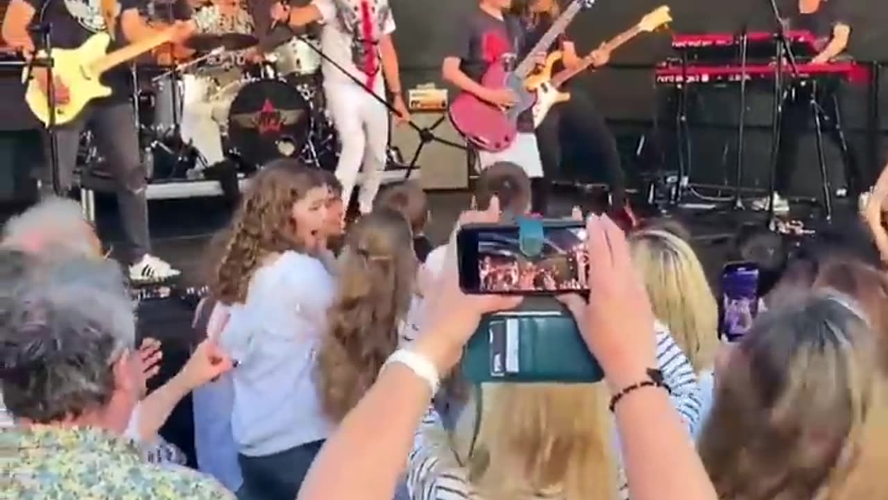 10 Year-Old Kid Plays the PERFECT Rendition of Sweet Child of Mine by Guns N' Roses