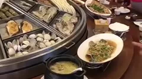 Mountain size feast of variety Chinese foods