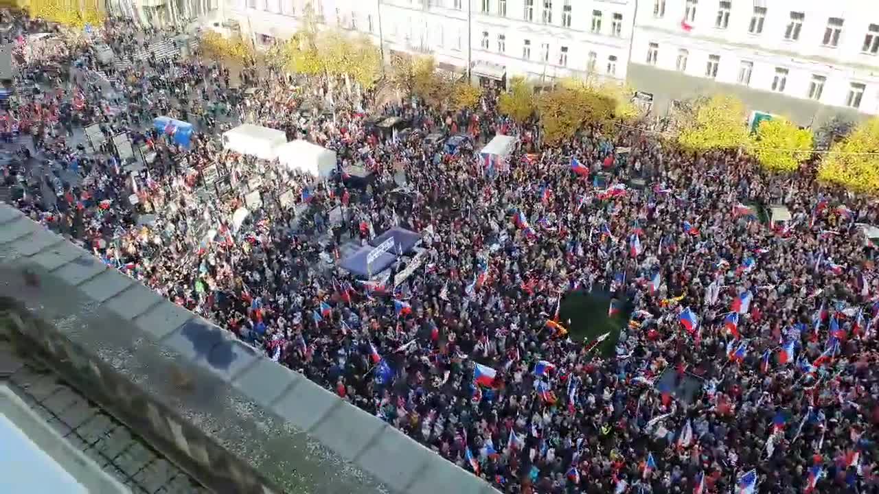 Mass protests against anti-Russian sanctions are taking place in Prague