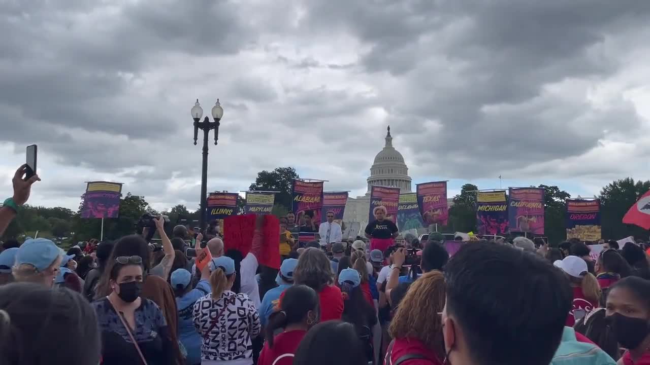 Watch Rep. Ilhan Omar tell illegals: You exemplify the very best of our country and you belong here